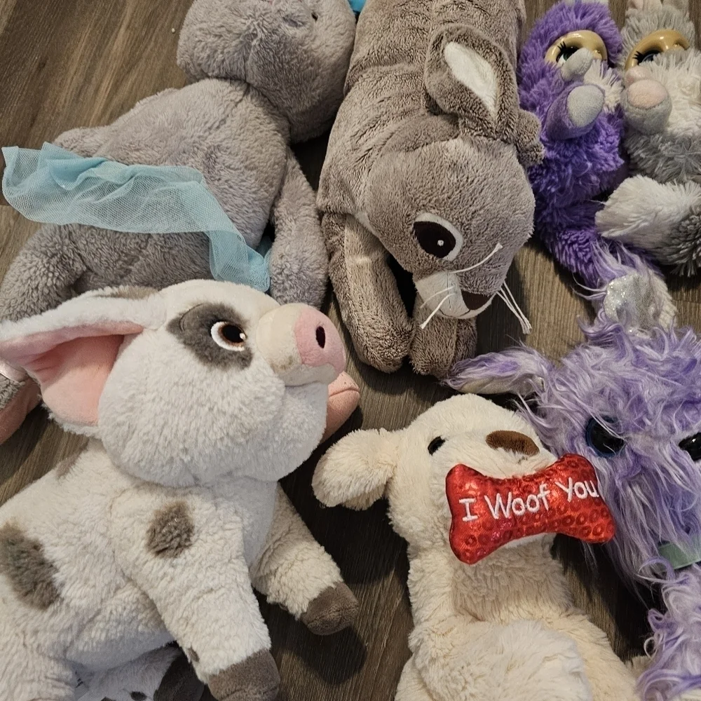 Lot Of 8 Stuffed Animal Toys